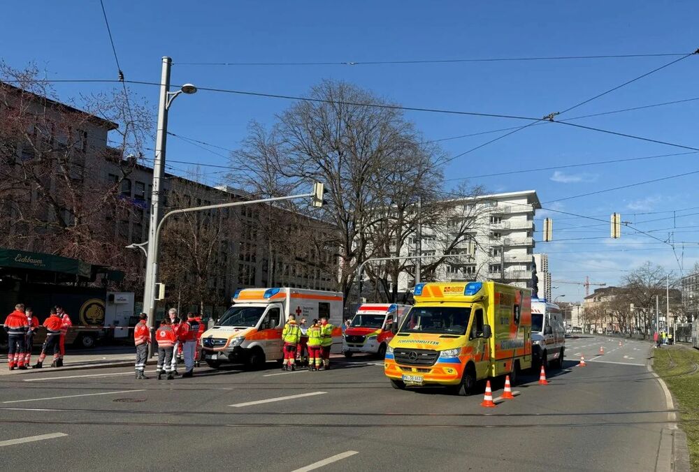 У Німеччині автомобіль в'їхав у натовп: є загиблі