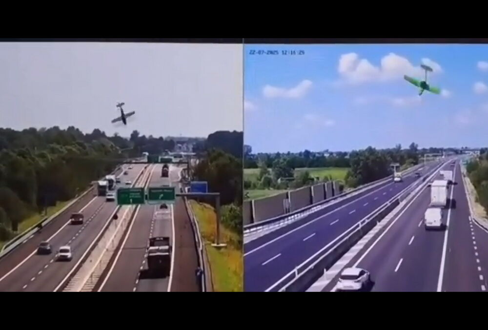 В Италии на оживленную трассу упал самолет: видео