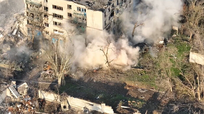 В Мариуполе во время эвакуации оккупанты расстреляли автомобиль, есть жертвы