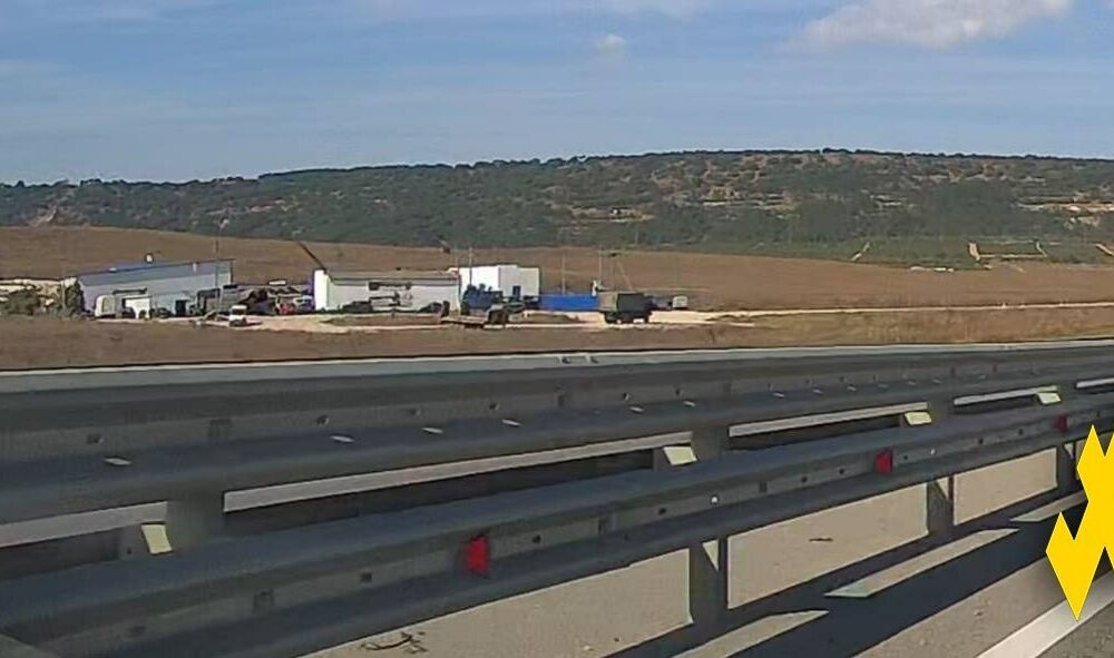 Окупанти перекидають бойові катери суходолом після ударів по Криму