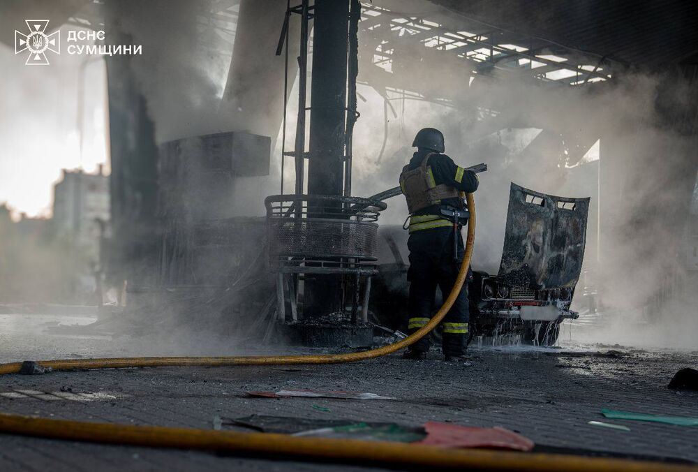 Россия ударила по АЗС в Сумах