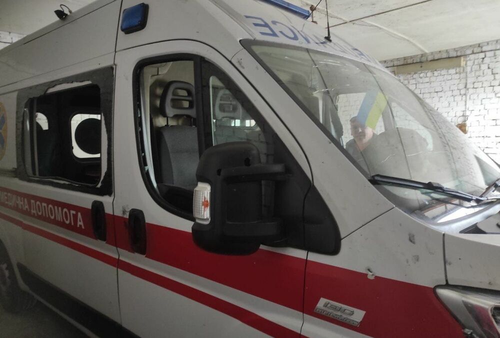 В Херсонской области враг атаковал с дрона автомобиль скорой