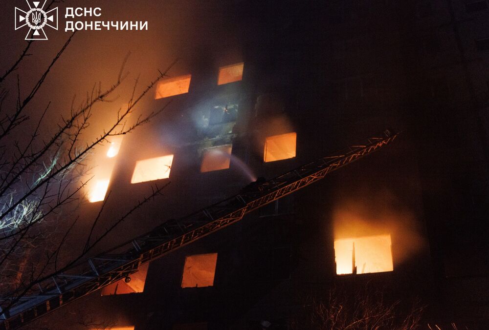 У Краматорську російський БПЛА влетів у житлову дев'ятиповерхівку: кількість жертв зросла до 2