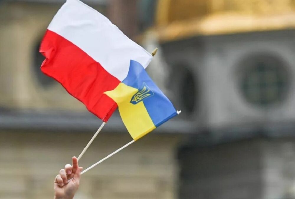 Соціологи з'ясували, як змінилося ставлення поляків до українських біженців