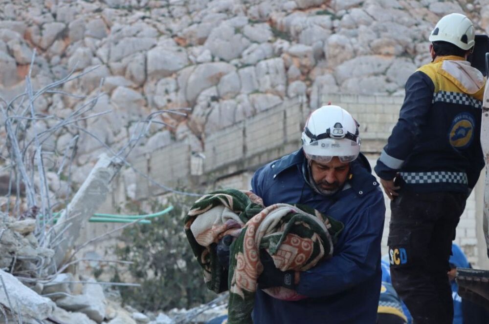 МИД: пять граждан Украины могут быть под завалами в Турции 