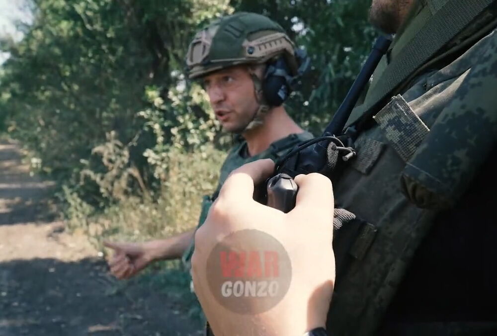 Вокаліст гурту ”Звєрі” Роман Білик підтримав війну, приїхавши з концертом до ”ДНР”