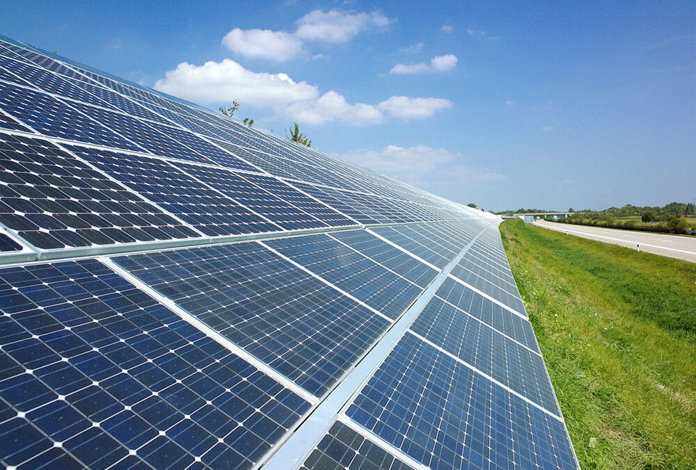 Италия выделит Украине 5 700 солнечных панелей