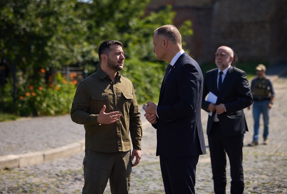 ”Коротко, но очень предметно”: Зеленский и Дуда обсудили предстоящий саммит НАТО 