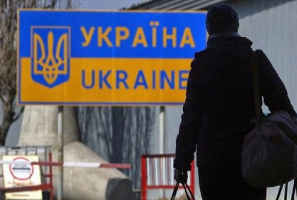 Соцопитування: половина українських біженців у Польщі хоче повернутися до України