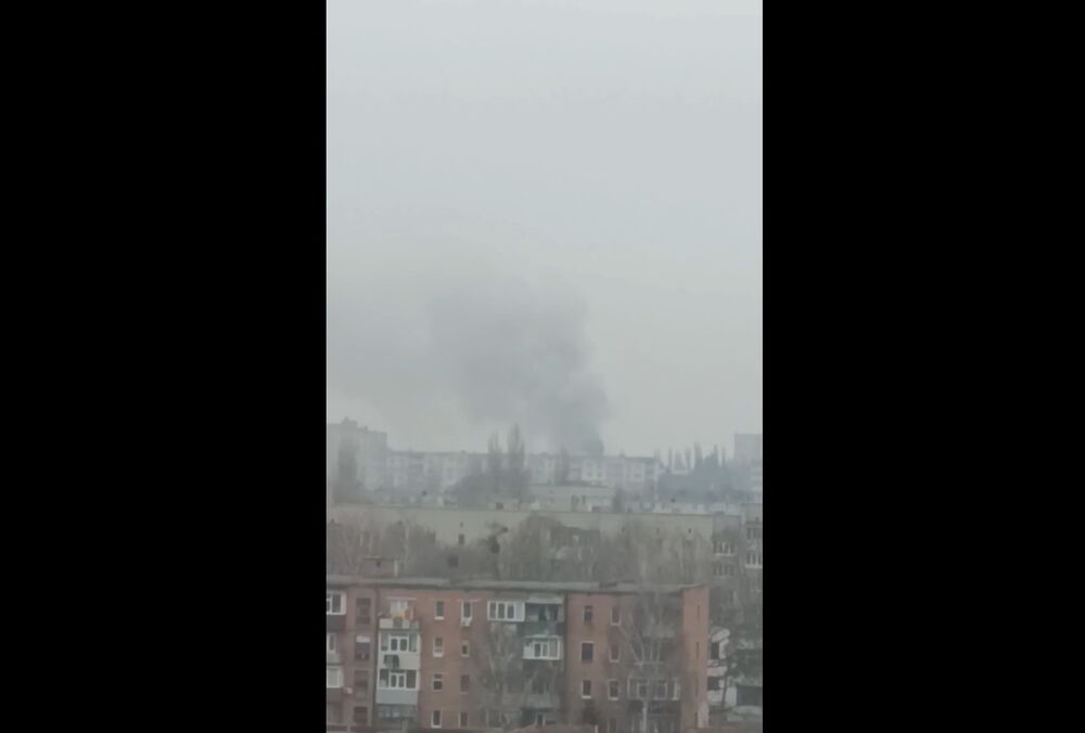 В Сумах после прилета авиабомбы горит многоэтажка