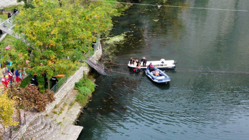 В Сербии оборвался подвесной мост с пешеходами