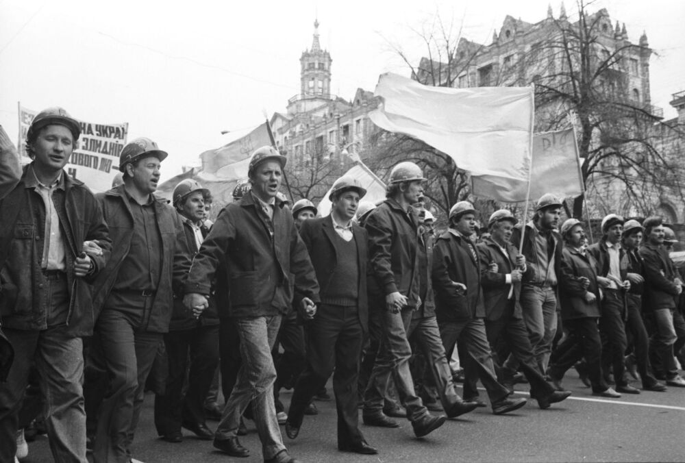 Украина 30: забастовки шахтеров и первый мобильный телефон — чем запомнился 1993 год Украина 30: забастовки шахтеров и первый мобильный телефон — чем запомнился 1993 год