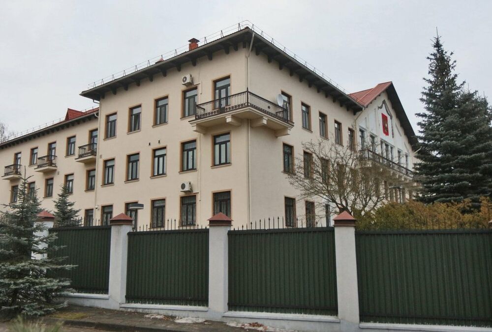 В Вильнюсе неизвестные бросили коктейли Молотова в здание российского посольства