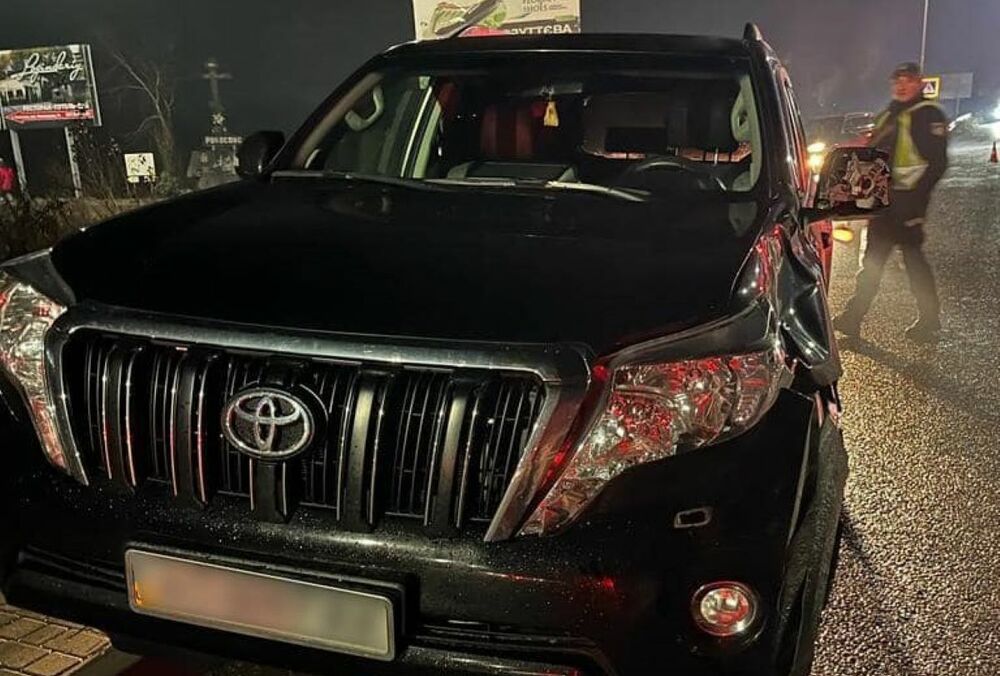 На Закарпатье женщину переехали легковой автомобиль и грузовик