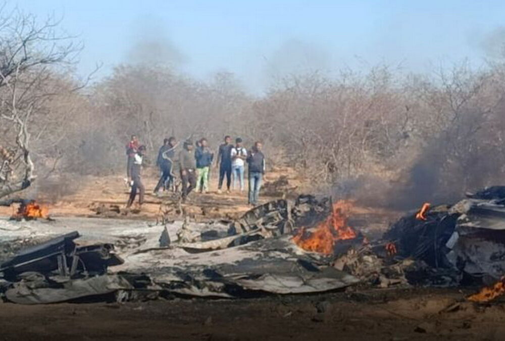 В Індії одразу два винищувачі розбилися під час навчань: відео В Індії одразу два винищувачі розбилися під час навчань: відео