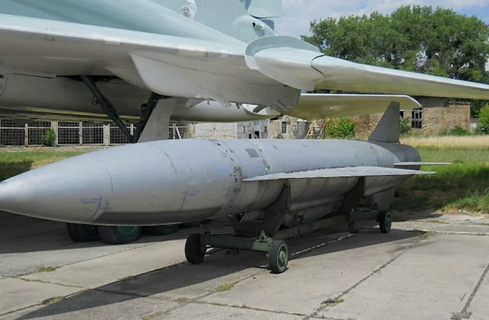 Россияне в годовщину удара по ТЦ в Кременчугу снова обстреляли область ракетами Х-22