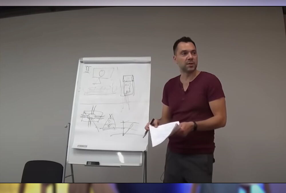 На Арестовича написали заявление в полицию из-за сексистских высказываний