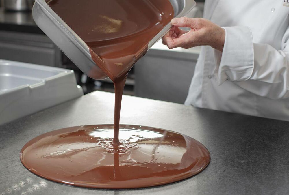 Шоколад рекордно подорожает - все из-за засухи в Африке