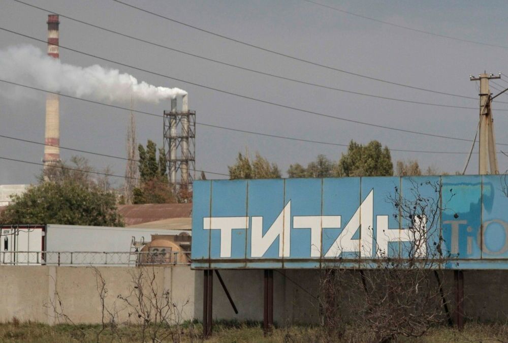 Російські військові мінують хімзавод біля Армянська: в ГУР розповіли про загрози