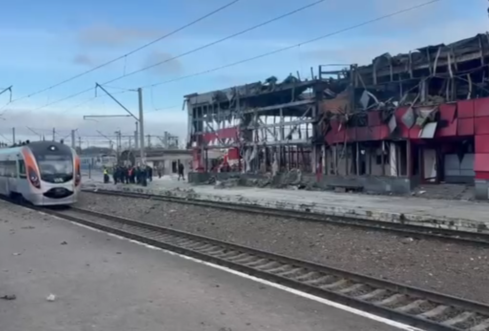 Укрзалізниця відновила рух поїздів через станцію Фастів