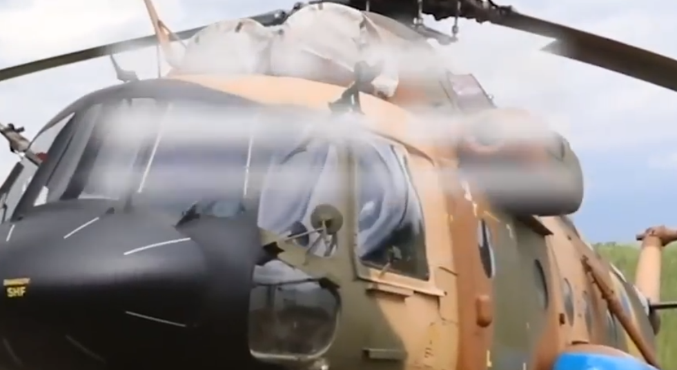 Пилот, доставлявший помощь в блокадный Мариуполь, рассказал, как на его глазах россияне убили товарищей