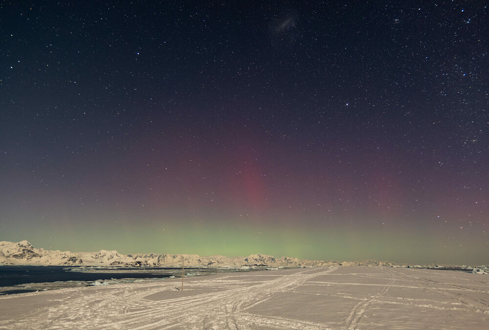 Біля станції Вернадського вперше за багато років зафіксували полярне сяйво Біля станції Вернадського вперше за багато років зафіксували полярне сяйво