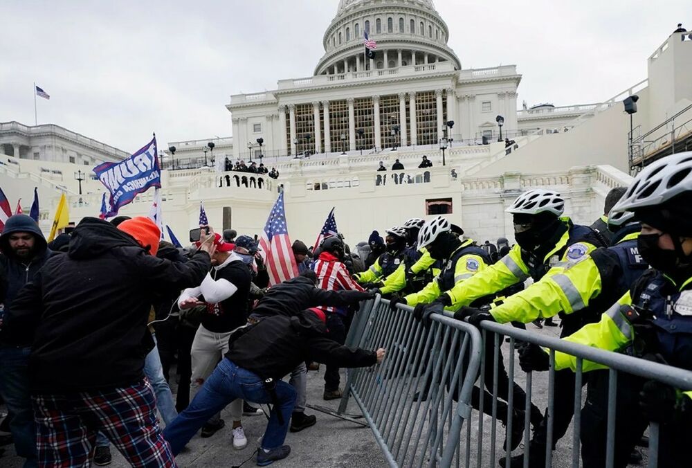 Сторонника Трампа приговорили к пяти годам тюремного срока за штурм Капитолия 