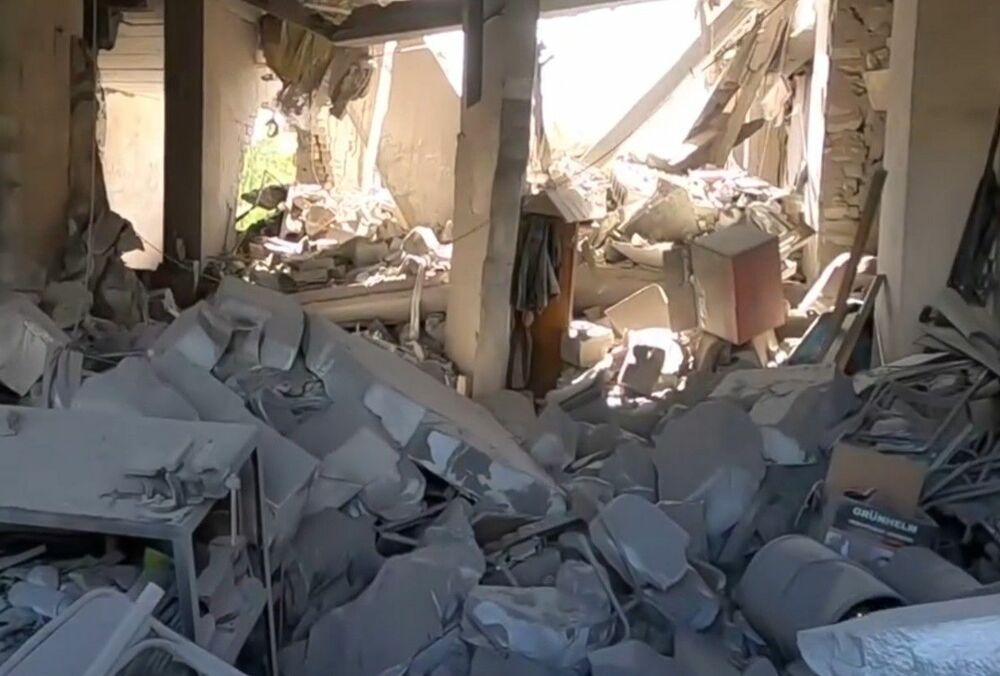 Російські військові вдарили по багатоповерхівці в Херсоні