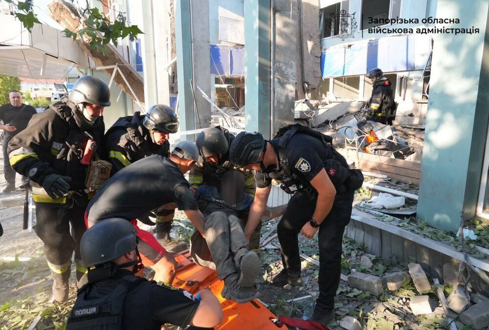 Россияне КАБом разбили автовокзал в Запорожье