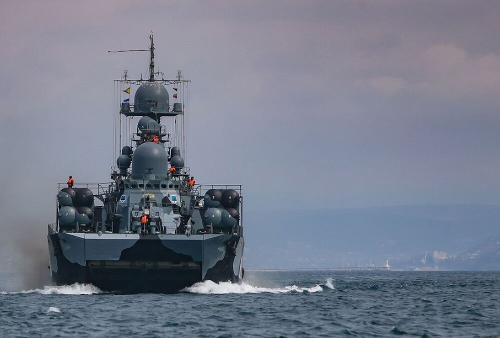 Российским кораблям запретили входить в украинские порты  Российским кораблям запретили входить в украинские порты