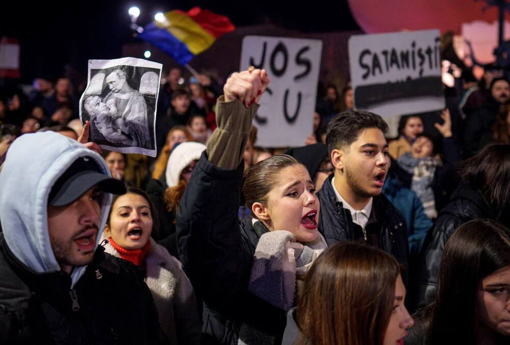 В Румынии проходят протесты против ультраправого кандидата в президенты В Румынии проходят протесты против ультраправого кандидата в президенты