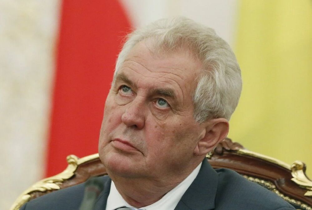 Земан виступив за надання притулку росіянам, які тікають від мобілізації.