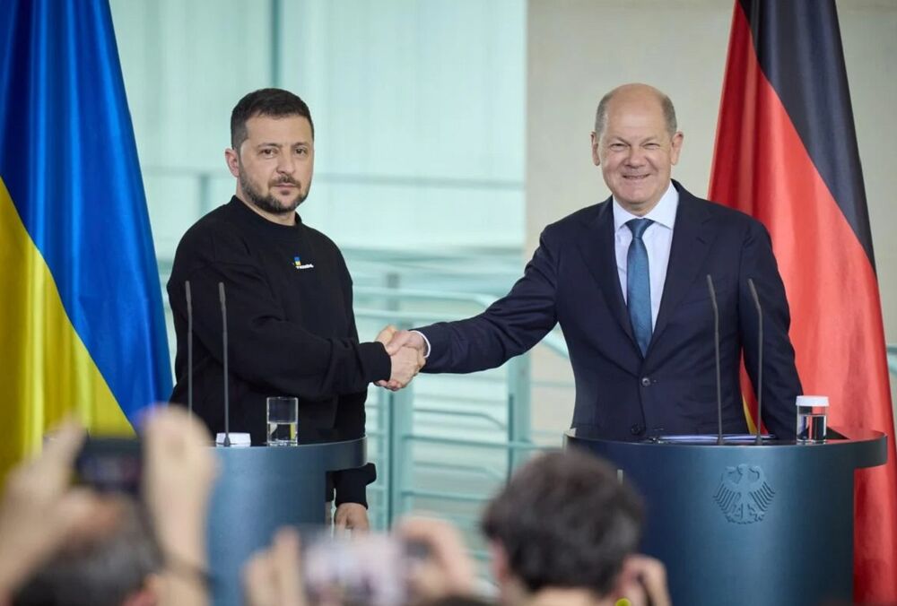 У Німеччині вибухнув скандал через плани Шольця відправити винищувачі арабам замість України