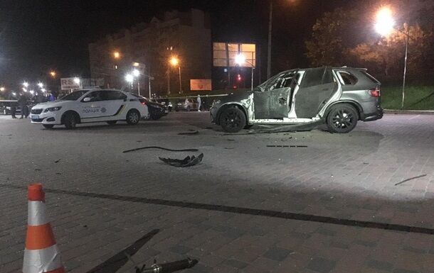 В Ивано-Франковске из гранатомета расстреляли внедорожник