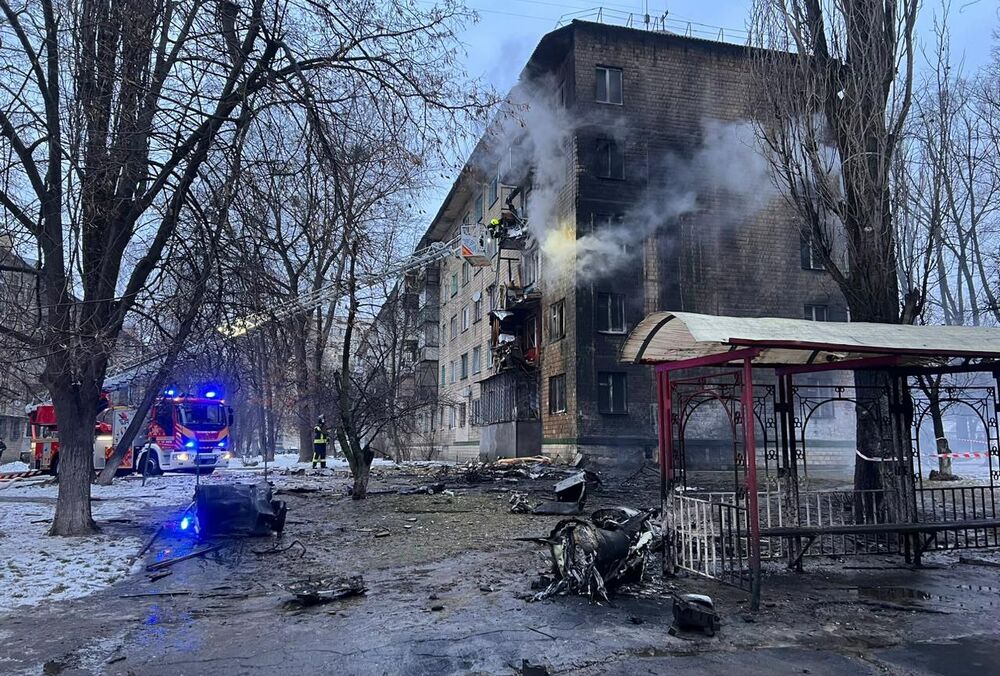 Одна із жертв удару по Києву перебуває у стані клінічної смерті: фото наслідків