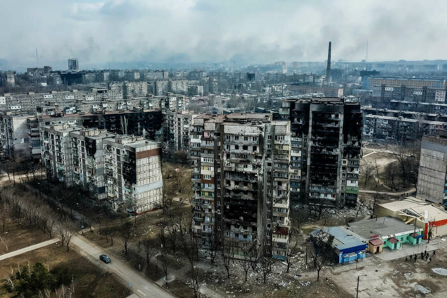 Окупанти раптово дозволили виїжджати з Маріуполя у бік Запоріжжя Окупанти раптово дозволили виїжджати з Маріуполя у бік Запоріжжя