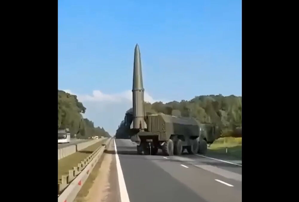 Росія встановила ”Іскандери” на трасі неподалік кордону з Польщею в Калінінградській області: відео
