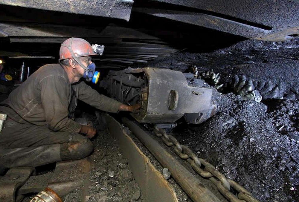 Окупанти вивозять обладнання з шахт Луганської області, частину з них закриють