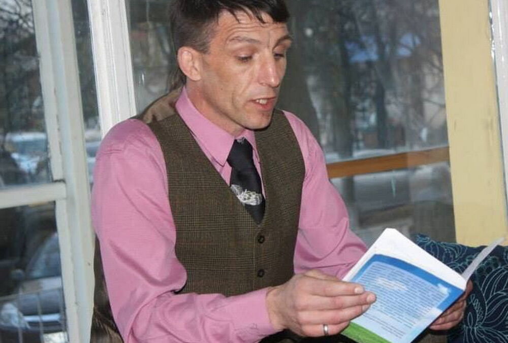 Тіло українського письменника Вакуленка, викраденого росіянами, знайшли у братській могилі під Ізюмом Тіло українського письменника Вакуленка, викраденого росіянами, знайшли у братській могилі під Ізюмом