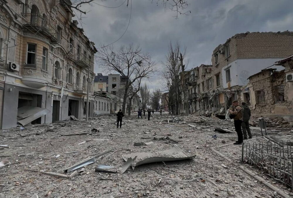 Россия нанесла удар по центру Херсона, есть раненые и разрушения: фото Россия нанесла удар по центру Херсона, есть раненые и разрушения: фото