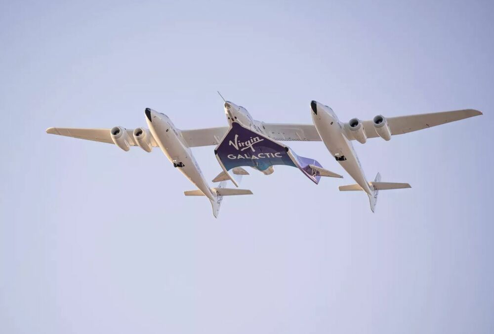 Самолет-носитель Virgin Galactic, на котором украинка отправилась в космос, потерял деталь во время полета