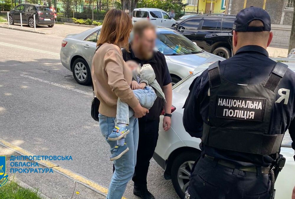 В Днепре девушка пыталась продать своего двухлетнего сына