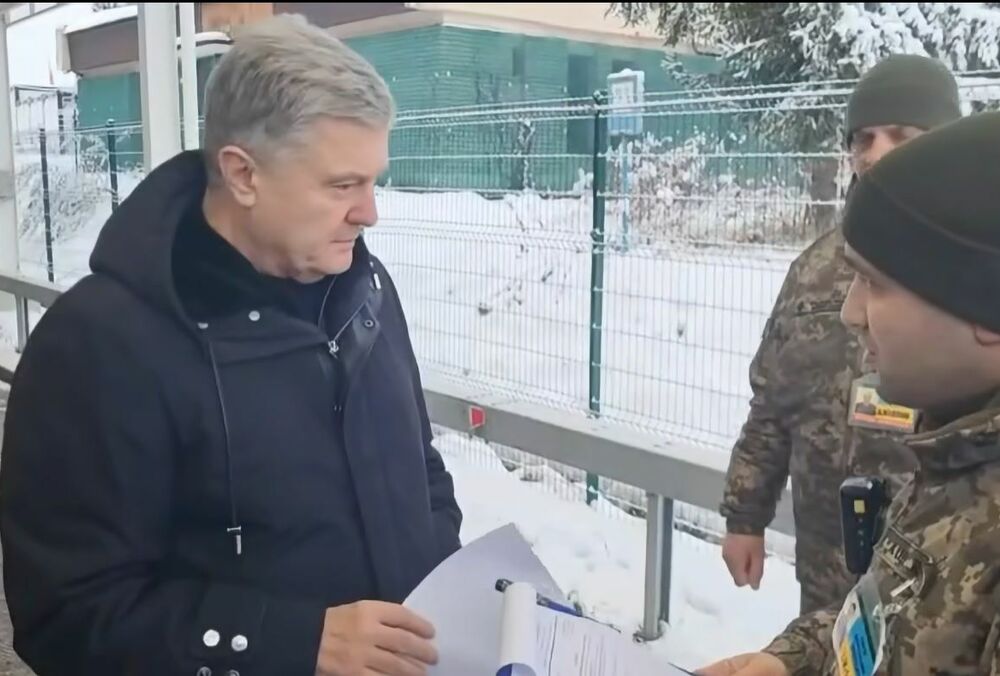 Порошенко развернули на границе, не пропустив в Польшу: видео