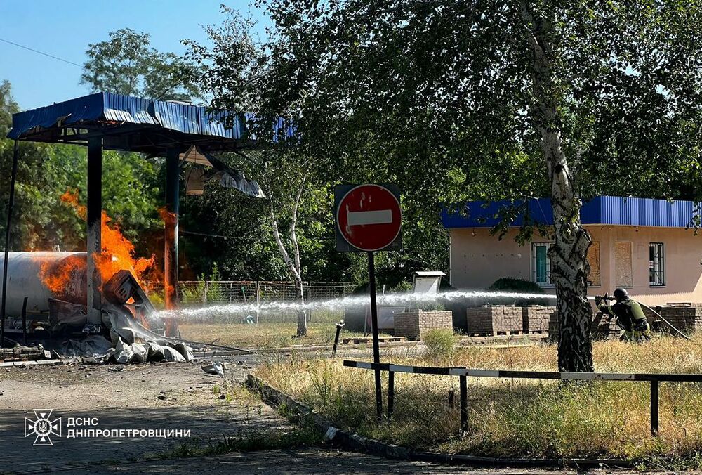 Російський дрон атакував АЗС у Марганці