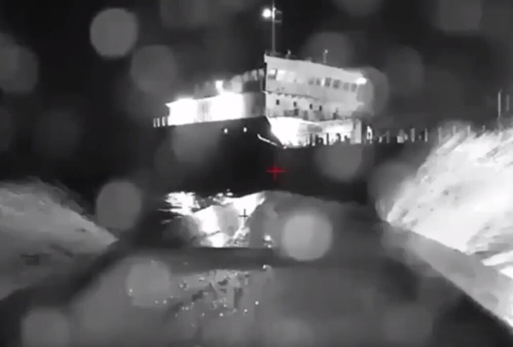 Появились кадры удара дрона по российскому танкеру Sig: видео