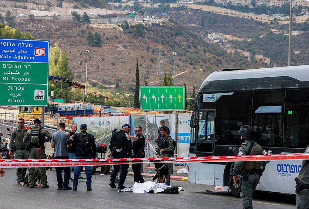 Террористы расстреляли автобус в Иерусалиме Террористы расстреляли автобус в Иерусалиме