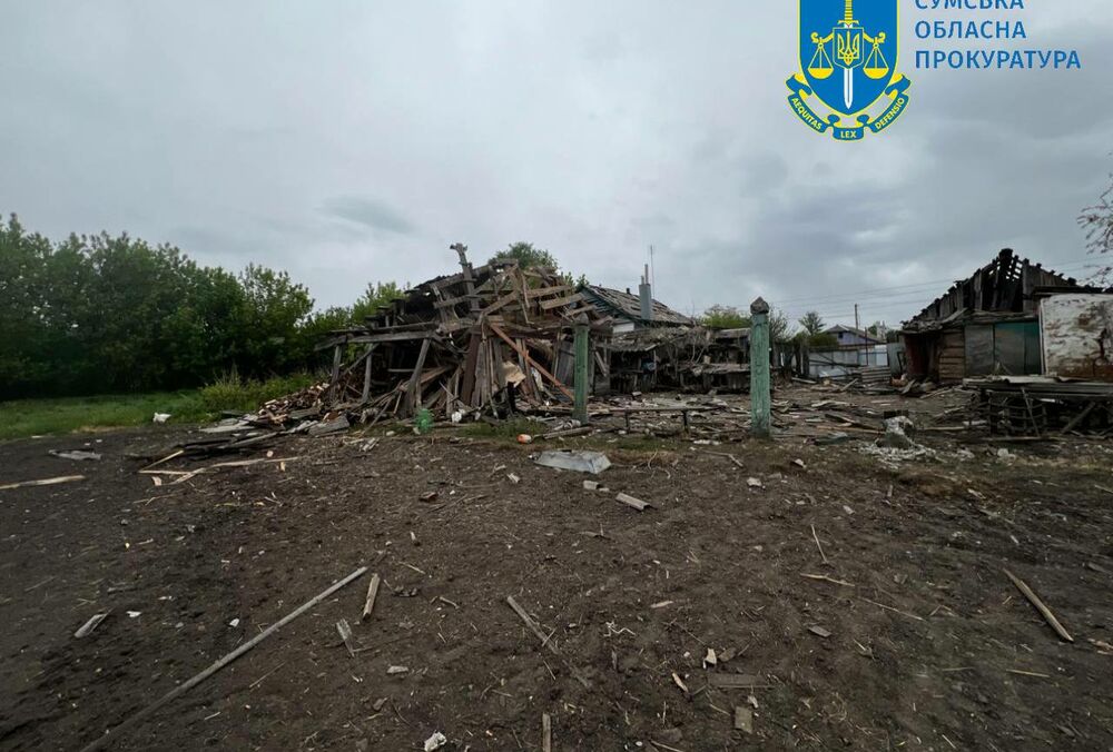 Россия сбросила авиабомбы на село в Сумской области: есть погибшая