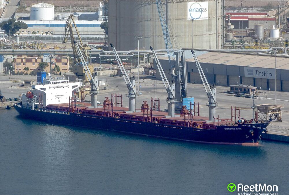 Грузовое судно с украинской кукурузой, которое перекрыло Босфор, сняли с мели