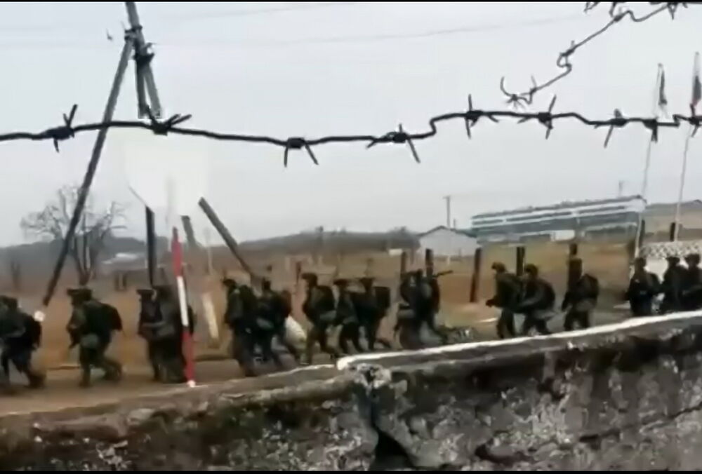 В сети уже появились кадры с военными КНДР, которые тренируются в России