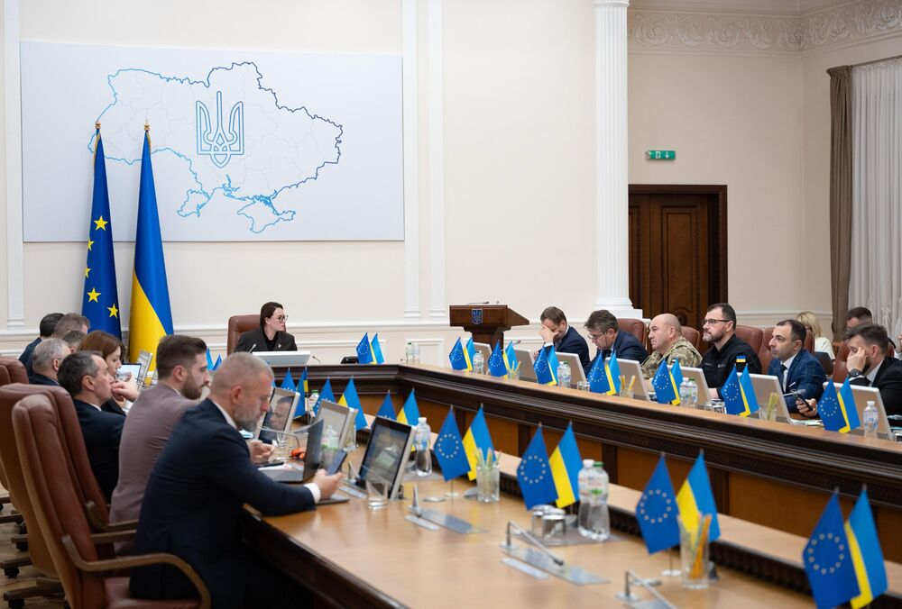 В уряді дозволили виїзд за кордон чоловікам віком 18-22 років